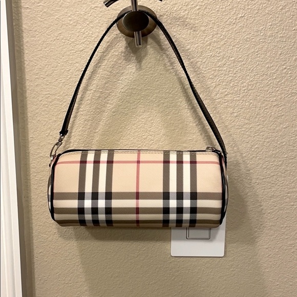 Burberry Handbags - Burberry mini barrel bag